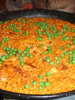 Una foto de Paella natural con ñoras