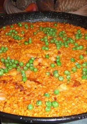 Una foto de Paella natural con ñoras