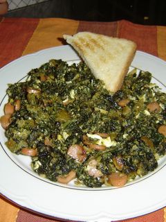 Una foto de ESPINACAS CON SALCHICHAS