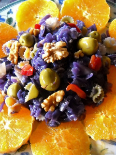 Una foto de Ensalada templada de lombarda y naranja