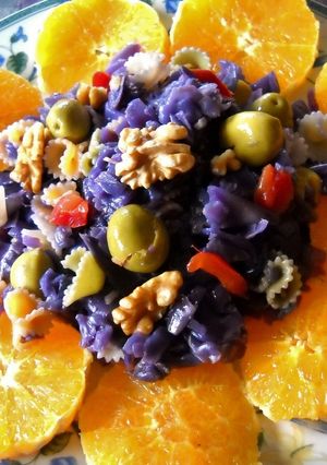 Una foto de Ensalada templada de lombarda y naranja