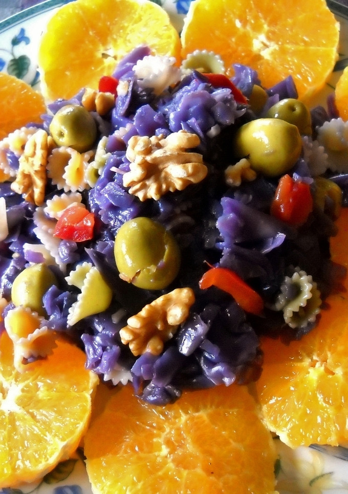 Una foto de Ensalada templada de lombarda y naranja