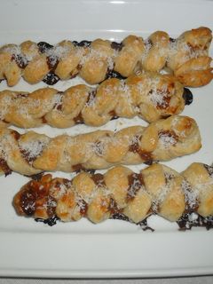 Una foto de Trenzas de hojaldre con dulce de leche