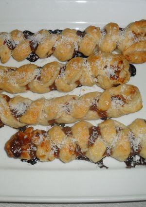 Una foto de Trenzas de hojaldre con dulce de leche