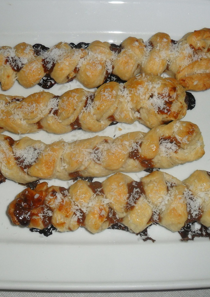 Una foto de Trenzas de hojaldre con dulce de leche