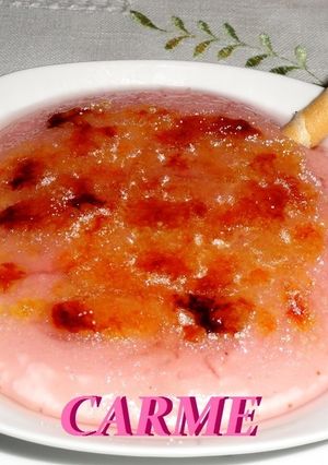 Una foto de Crema de fresones quemada