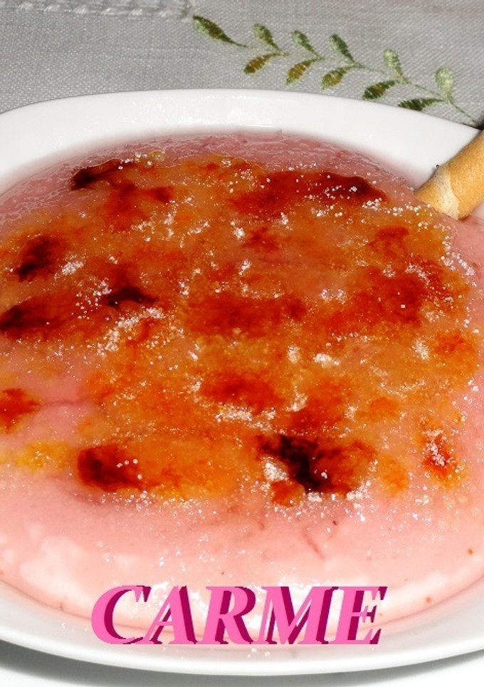 Una foto de Crema de fresones quemada