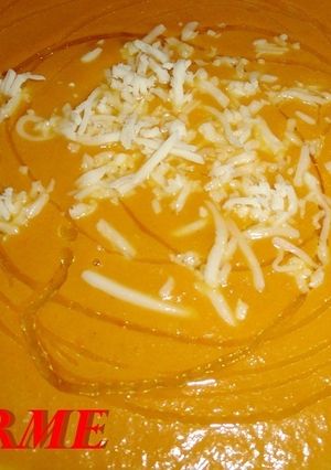 Una foto de Crema de zanahoria con queso mozzarella