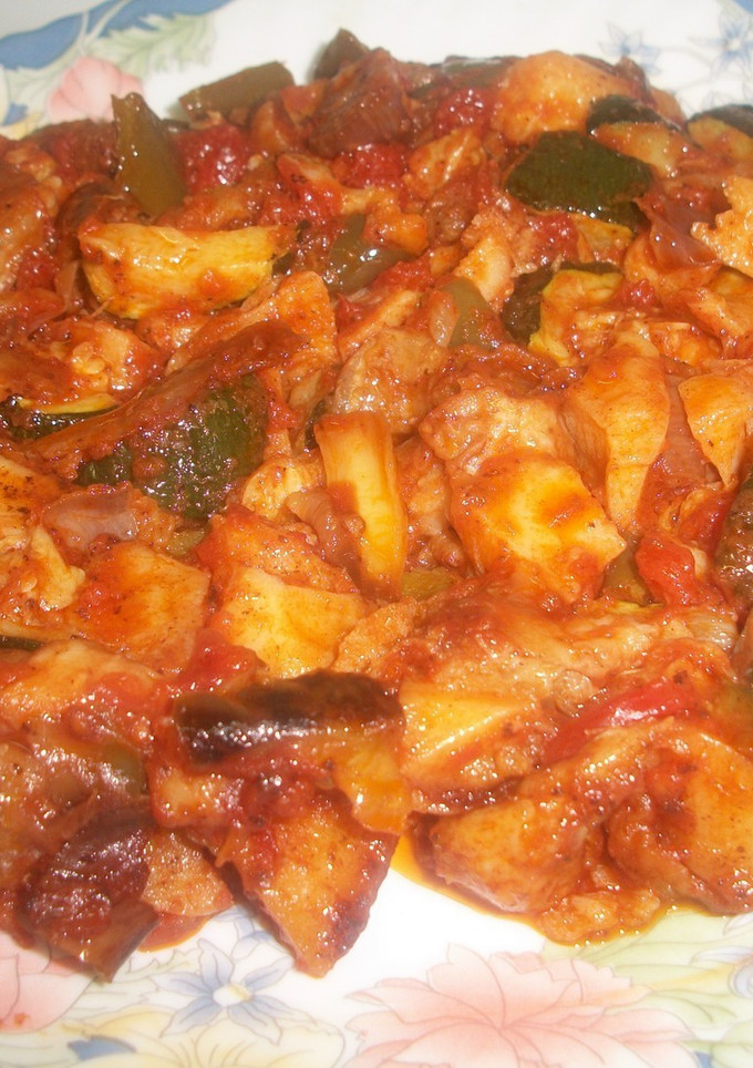 Una foto de Pisto de verduras, magro de cerdo y patatas fritas