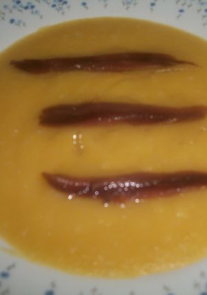 Una foto de Crema de calabaza con anchoas