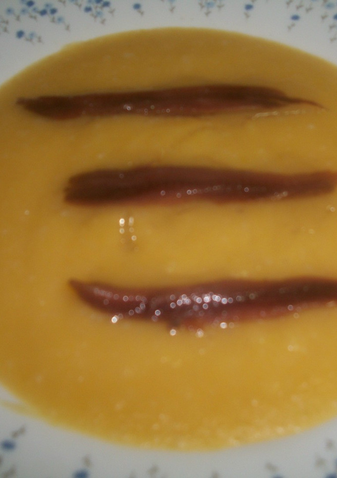 Una foto de Crema de calabaza con anchoas
