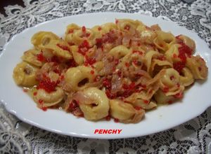 Una foto de Tortellini al cava con caviar rojo