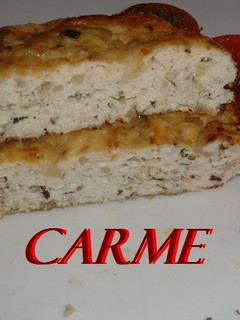 Una foto de Pastel de pollo con setas y almendras