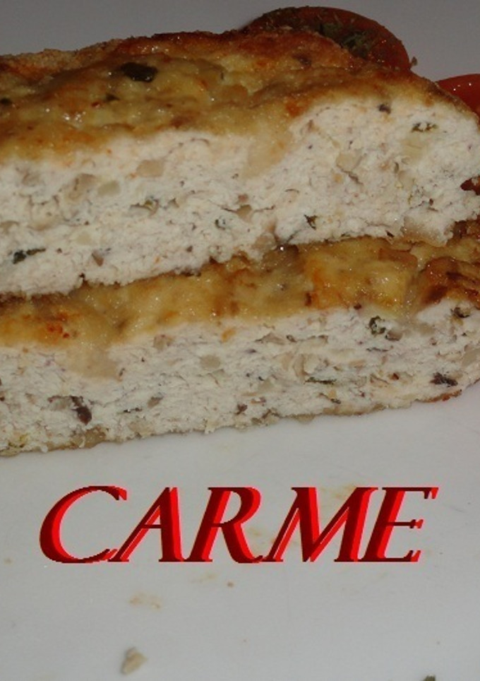 Una foto de Pastel de pollo con setas y almendras