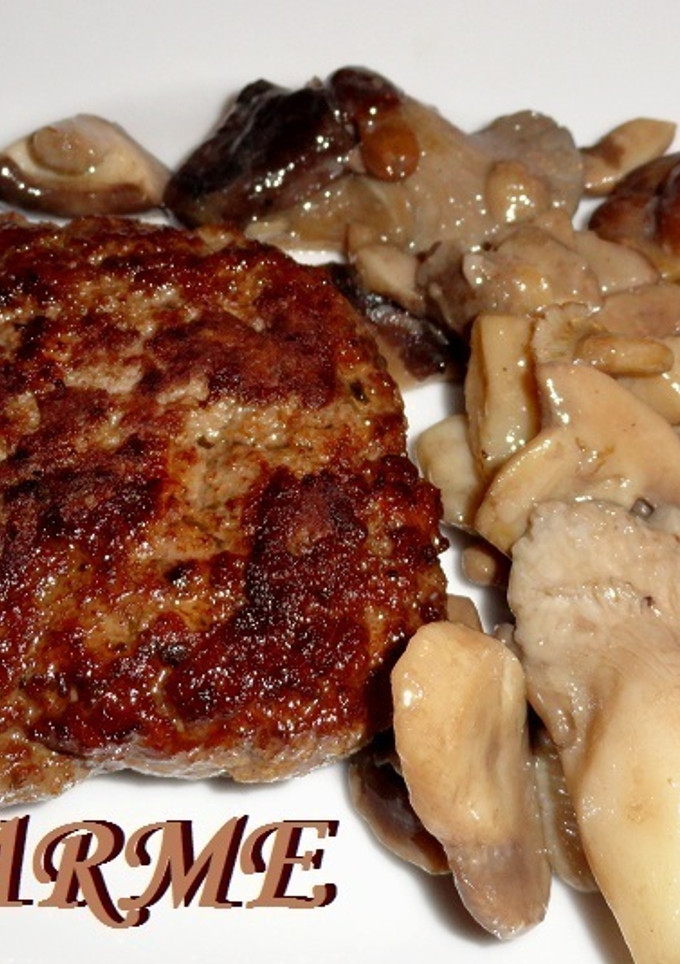 Una foto de Hamburguesas de ternera con guarnición de setas