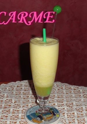Una foto de Batido de piña y manzana con miel