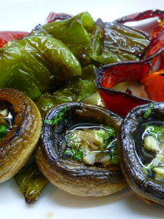 Una foto de Champiñones al ajillo fácil