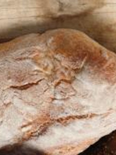 Una foto de Pan de queso y aceitunas