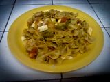 Lazos de pasta con verduras y huevo