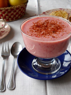 Foto principal de Desayuno con lassi de fresas y tostadas