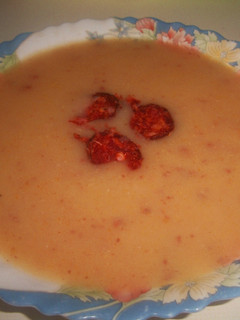 Una foto de Crema de verduras con chorizo asturiano