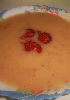 Una foto de Crema de verduras con chorizo asturiano