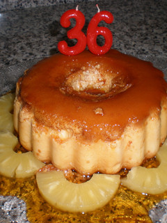 Una foto de Flan de cumpleaños