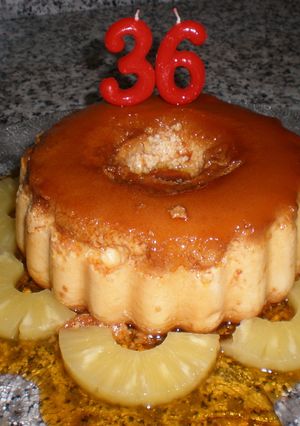 Una foto de Flan de cumpleaños