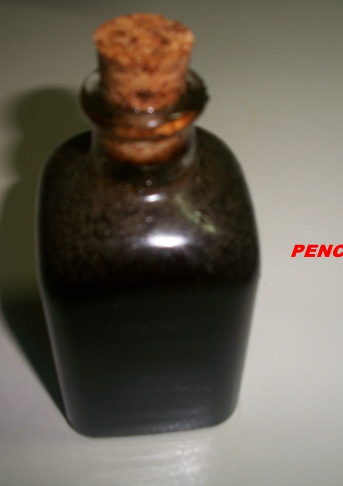 Una foto de Aceite negro superior