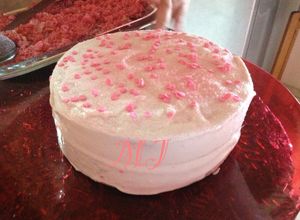 Una foto de Pastel marmolado de fresa
