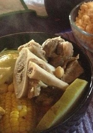 Una foto de Caldo de res en olla express