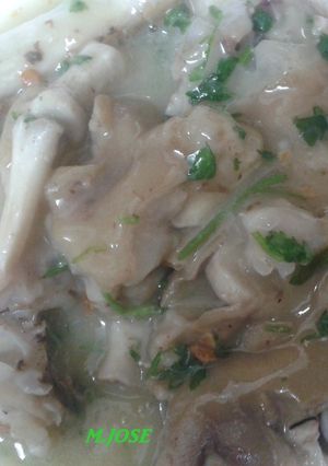 Una foto de Manos de cerdo en salsa verde