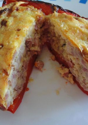Una foto de Pimientos rojos rellenos de cremoso de carne