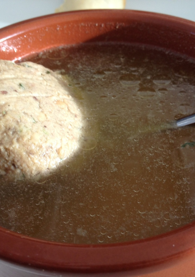 Una foto de Caldo con pelotas de la abuela Pepa