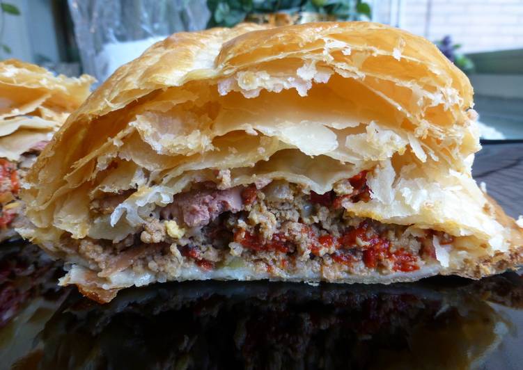Pastel de carne con hojaldre