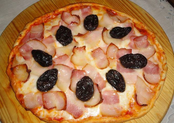 Foto principal de Pizza de bacon y ciruelas pasas
