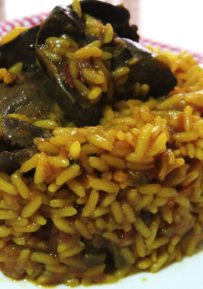 Una foto de Arroz con menudillos de pollo