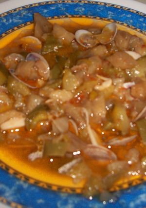 Una foto de Cazuelita de almejas con verduras Cartageneras