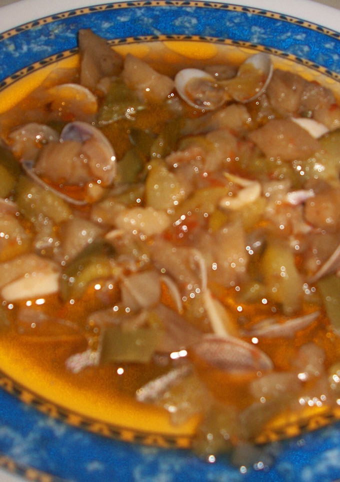 Una foto de Cazuelita de almejas con verduras Cartageneras
