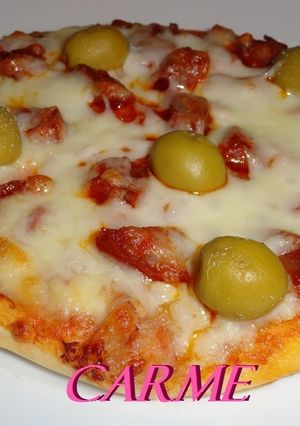 Una foto de Pizzetta de chorizo picante y beicon