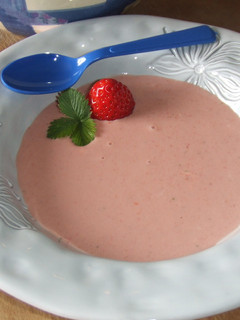 Una foto de Sopita de fresas con vino dulce
