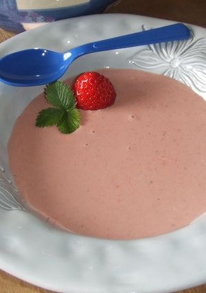 Una foto de Sopita de fresas con vino dulce