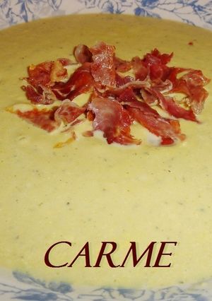 Una foto de Crema campesina con crujiente de jamón