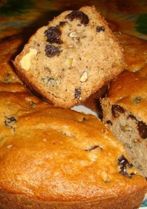 Una foto de Torta de ciruelas, pasas y nueces