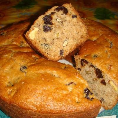 Torta de ciruelas, pasas y nueces Receta de Norali - Cookpad