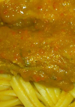 Una foto de Costilla de cerdo guisada con tallarines