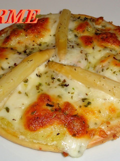 Una foto de Mini pizza blanca tropical con langostinos