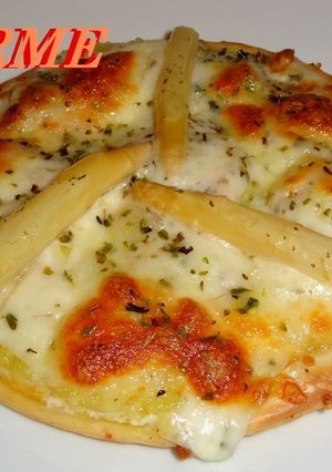 Una foto de Mini pizza blanca tropical con langostinos