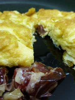 Una foto de Tortilla francesa de taquitos de jamón