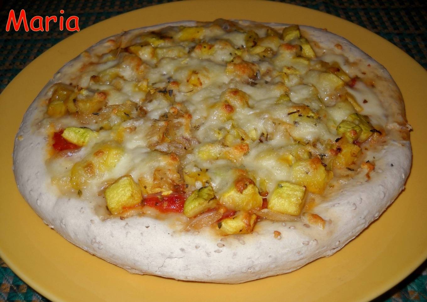 Pizza con calabaza amarilla y jamón<br />